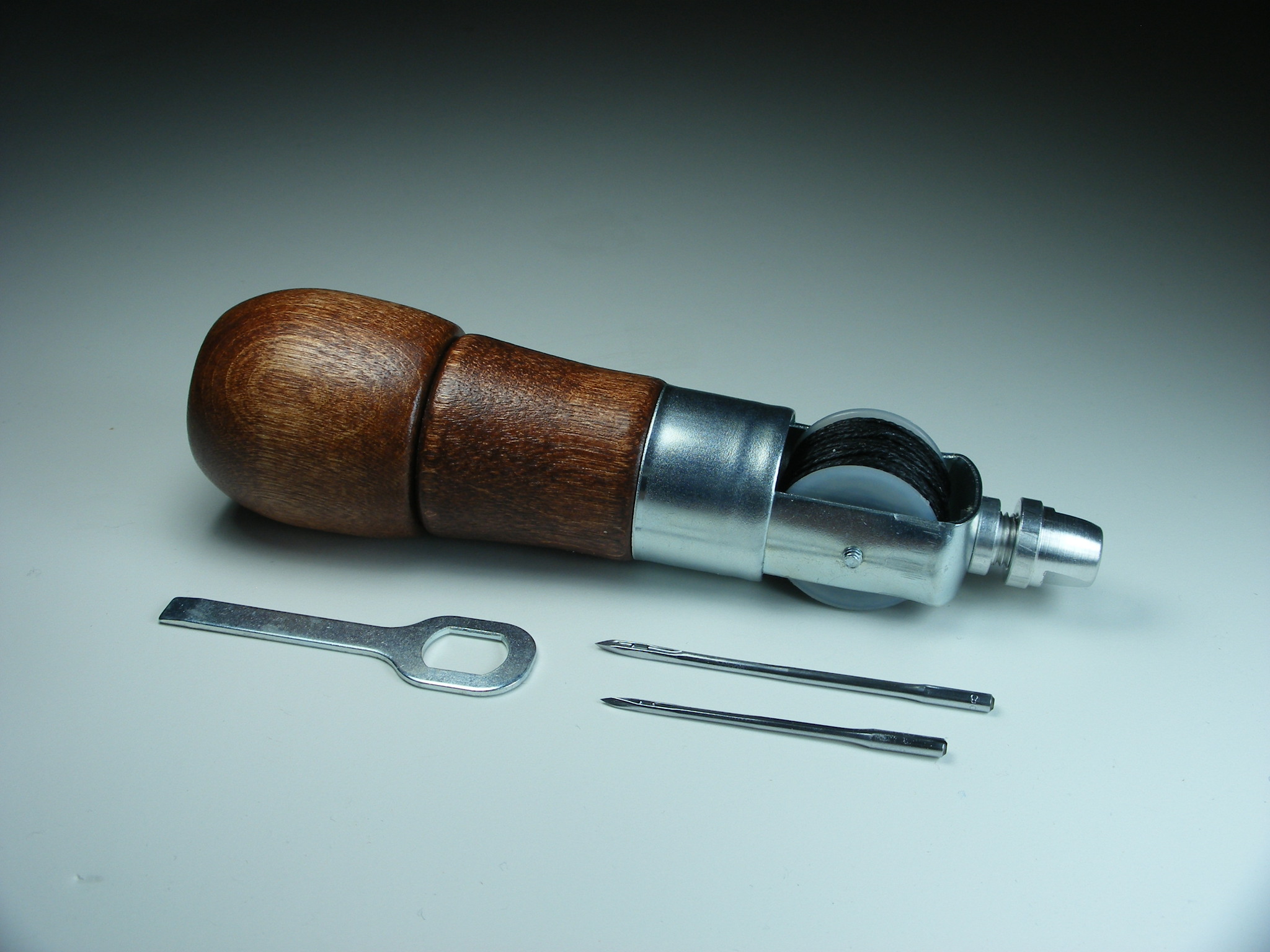 Stitching awl - Wikipedia